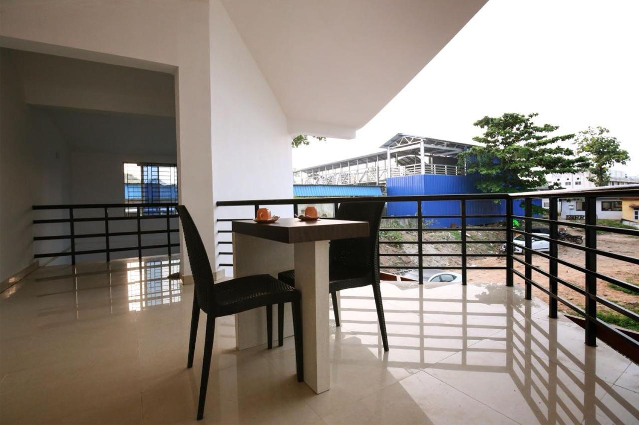 Railview Residency Hotel Alappuzha Buitenkant foto
